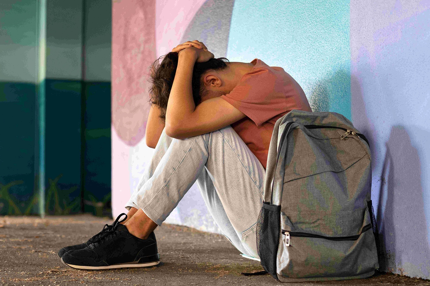 Помогаем. Горячая линия для подростков в сложной ситуации.