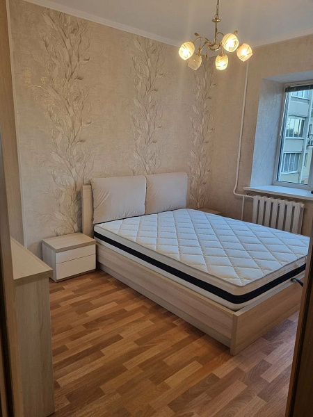 Кровать Фрия с подушками