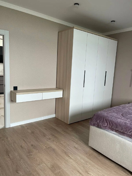 Шкаф Wing-Line с подвесным туалетным столиком