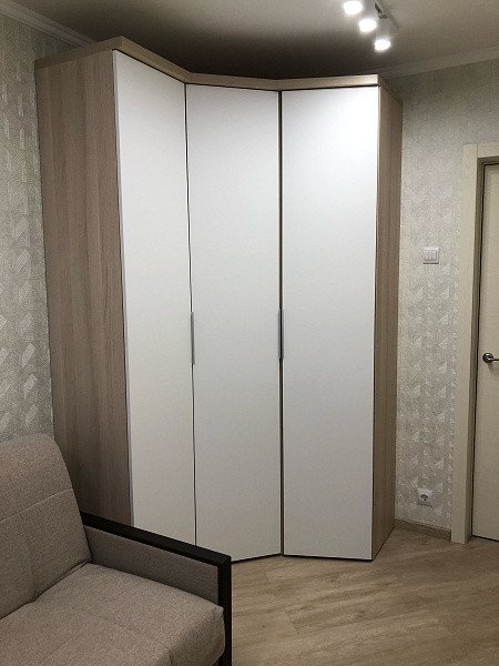 Угловой шкаф